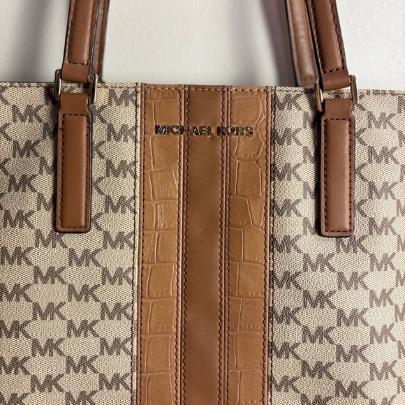Michael Kors Center Stripe Morgan MD Tote - Picture 3 of 12